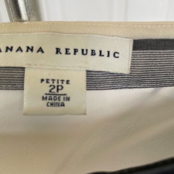 Banana Republic silk skirt,gently worn . - Picture 3 of 5